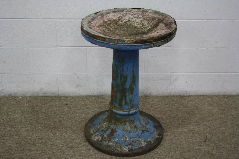 lot 137 image: Bird Bath