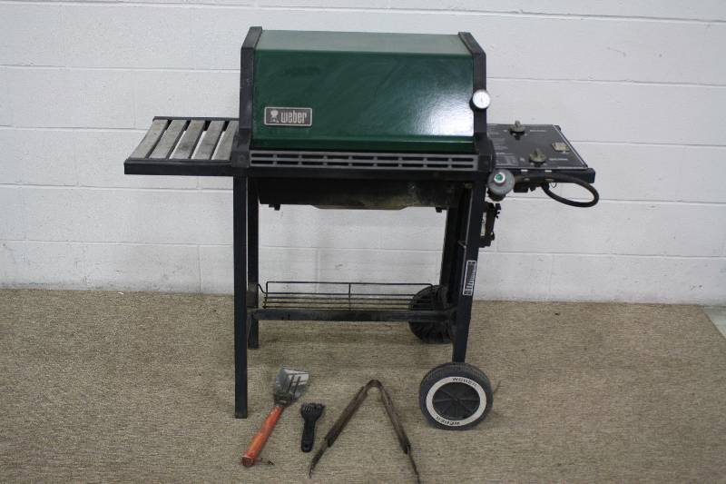 lot 144 image: Weber Gas Grill
