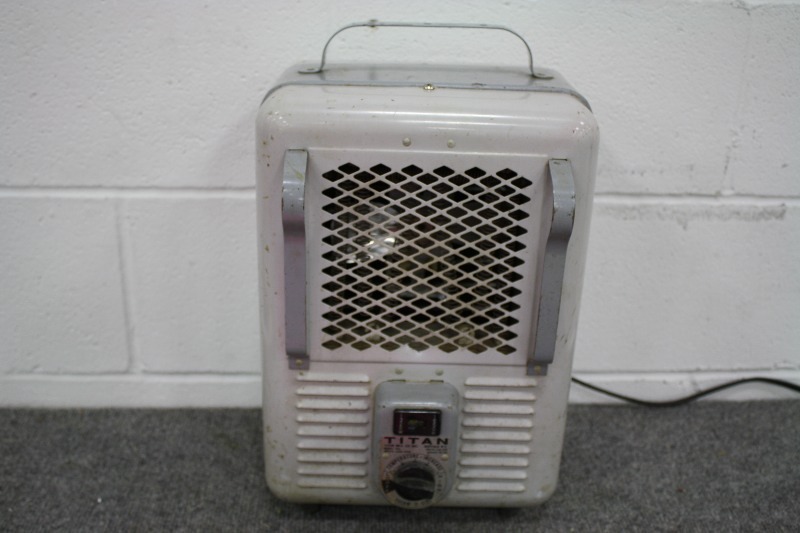 lot 121 image: TITAN Heater