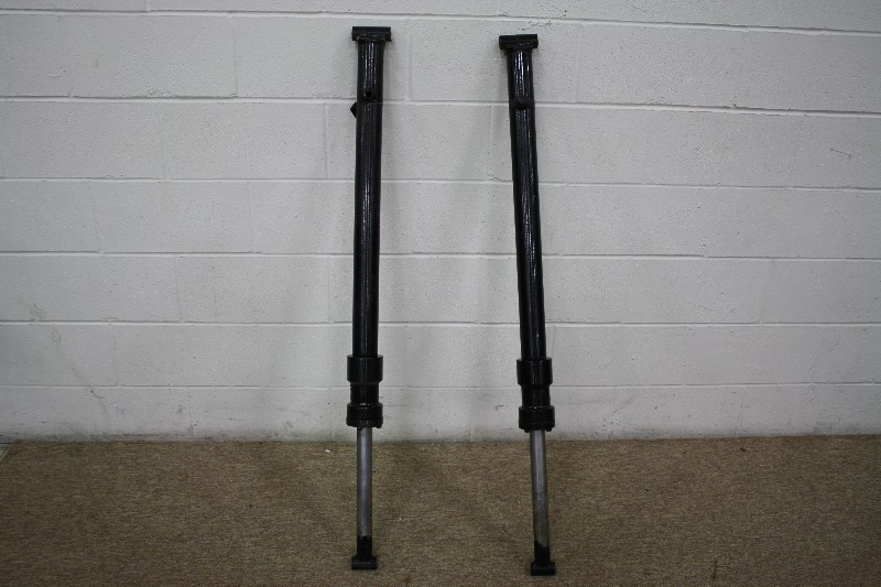 lot 12B image: Tractor Hyrdaulic Ram Cylinder Set