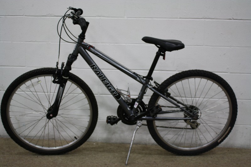 lot 19A image: Raleigh 21 Speed Bike