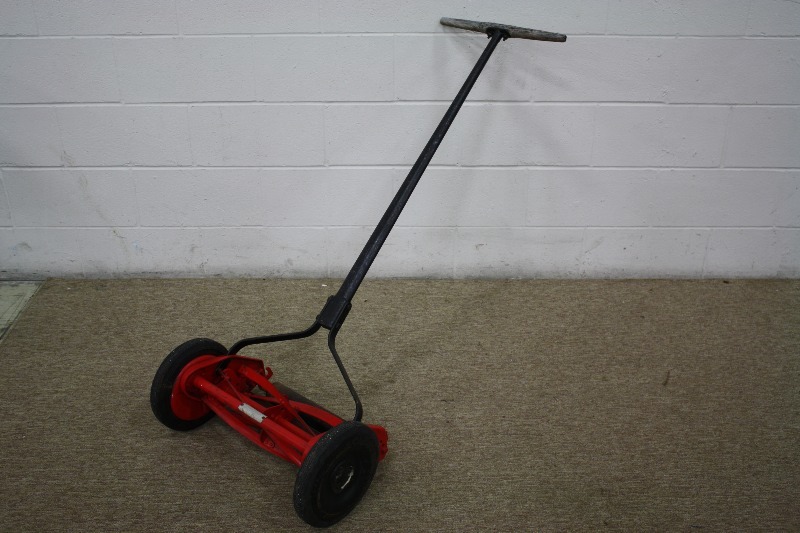 lot 140 image: Vintage Craftsman Push-Mower
