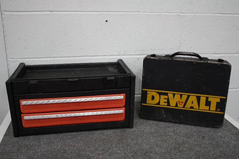 lot 190 image: Dewalt Drill & Case with tool box