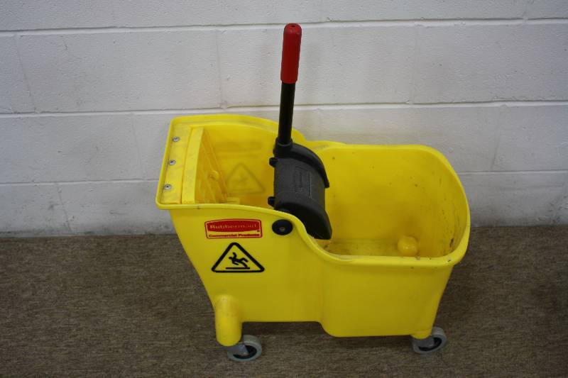 lot 191 image: 6 Gallon Mop Bucket with Wheels