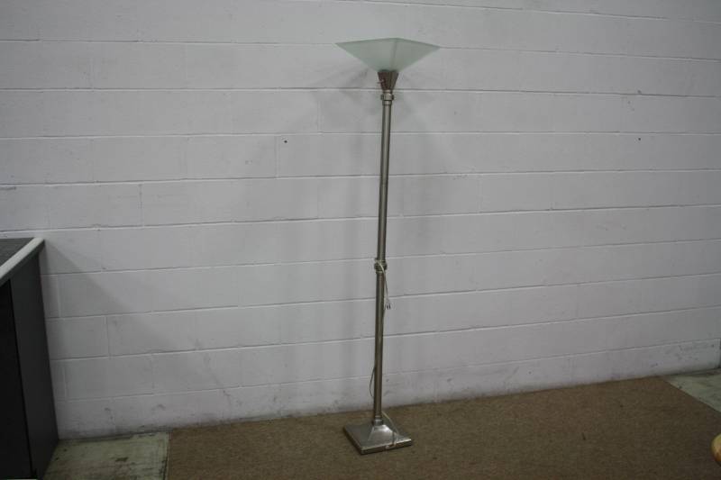 lot 193 image: Floor Lamp- 6ft