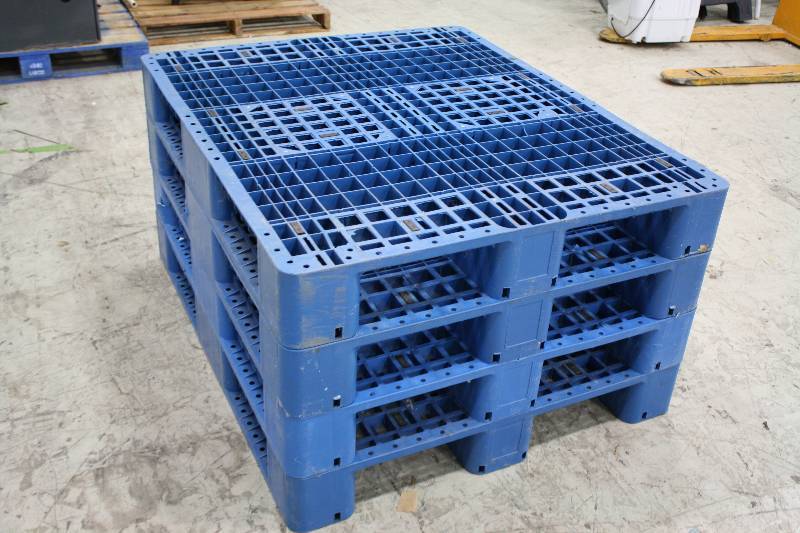 lot 173 image: Poly Pallets (4) 4-Way