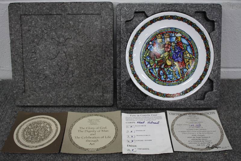 lot 30C image: 7th Issue of Noel Vitrail