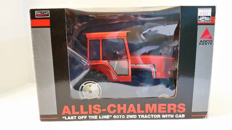 lot 1 image: SpecCast Classic Series Last Off The Line Allis Chalmers 6070 2WD 116 Scale Toy Tractor WCab