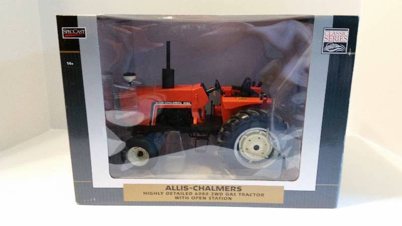 lot 2E image: SpecCast Classic Series 116 Scale 6080 2WD Gas Tractor With Open Station