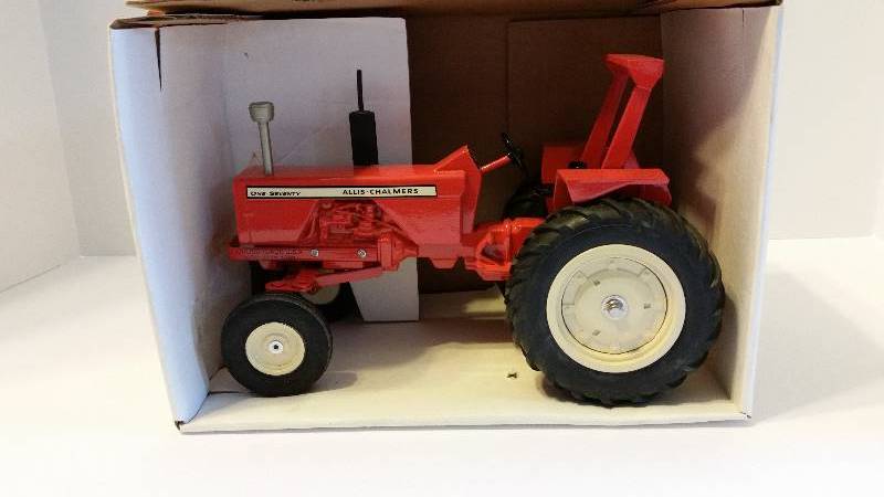 lot 11Q image: SpecCast Collectors Sweries 116 Scale Allis Chalmers 170 With ROPS
