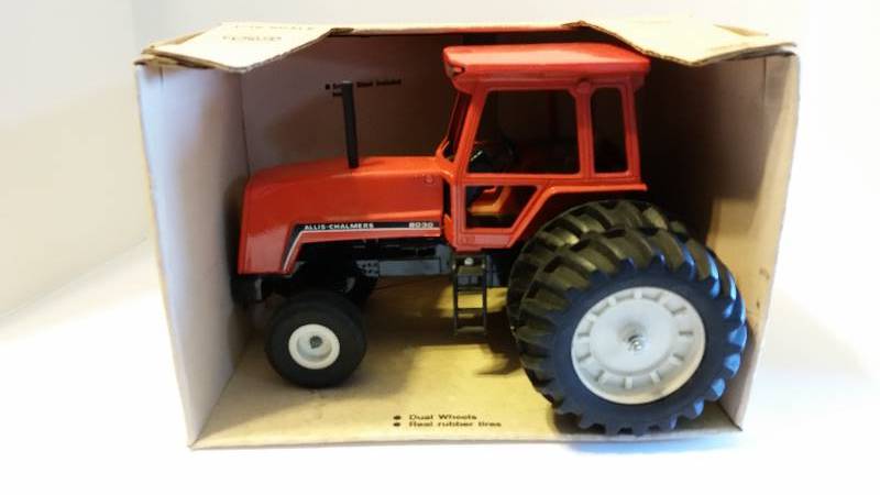 lot 12R image: ERTL 116 Scale Allis Chalmers 8030 with Dual Wheels and Cab