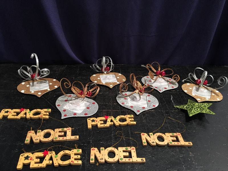 New Christmas Tree Ornaments That Hold a Picture