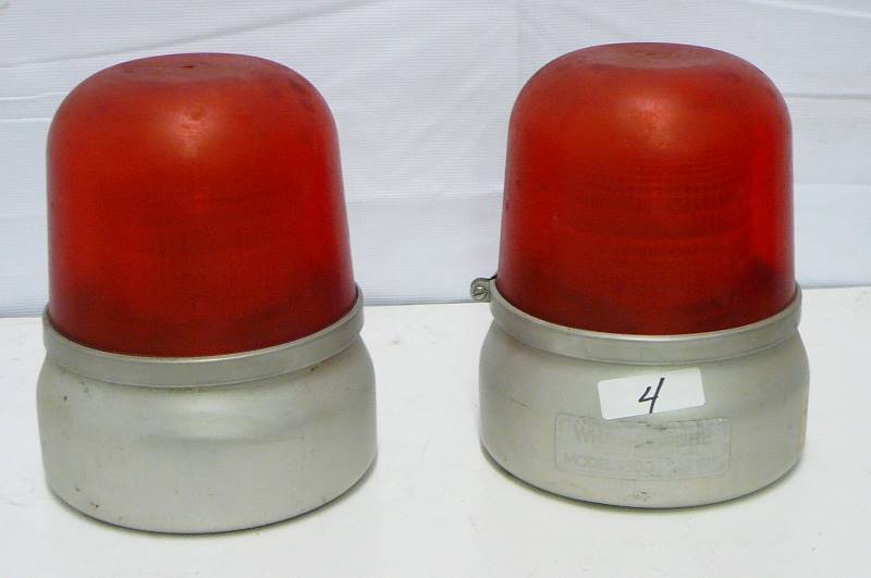 lot 4 image: VINTAGE STROBE LIGHTS