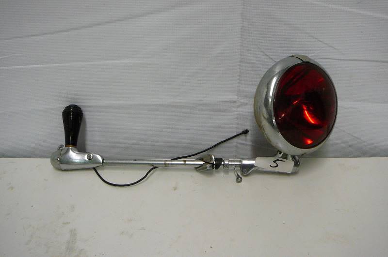 lot 5 image: VINTAGE SPOT LIGHT