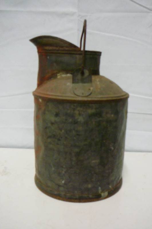 lot 8 image: VINTAGE GAS CAN