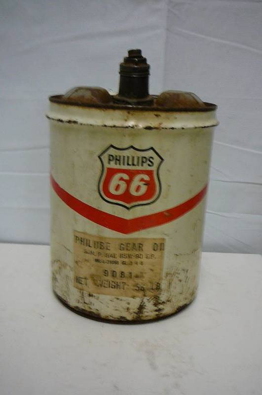 lot 19 image: VINTAGE LUBE GEAR OIL CAN