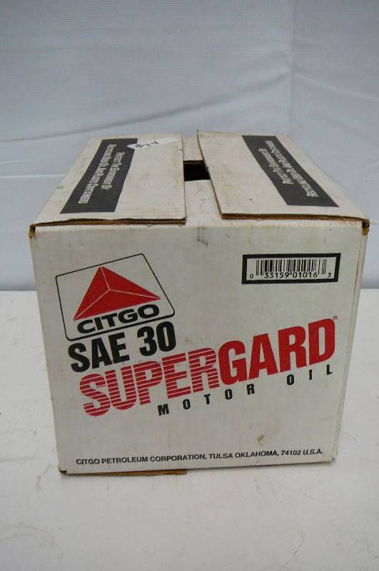 lot 14 image: CASE OF MOTOR OIL
