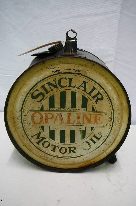 lot 22 image: VINTAGE MOTOR OIL CAN