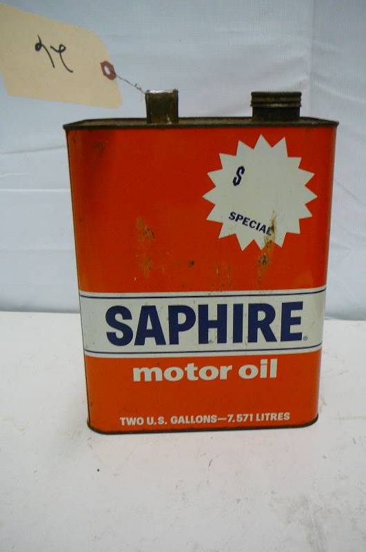 lot 26 image: VINTAGE MOTOR OIL CAN