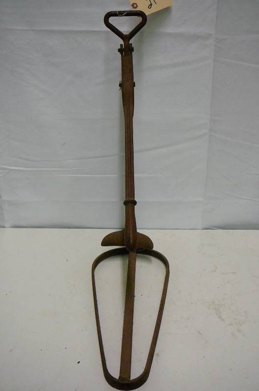 lot 27 image: VINTAGE TIRE BEAD BREAKER