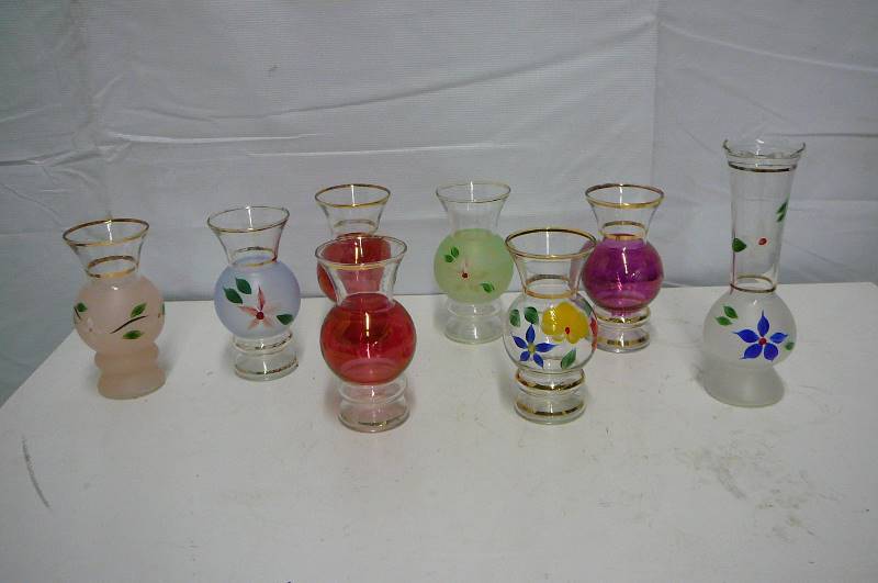 lot 29 image: VINTAGE GLASSWARE