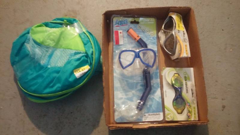 Swimming goggles and floater
