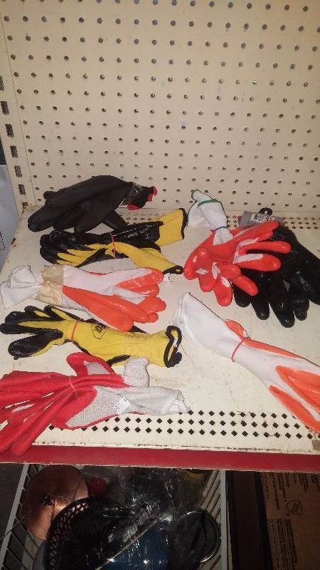 8 pairs of gloves