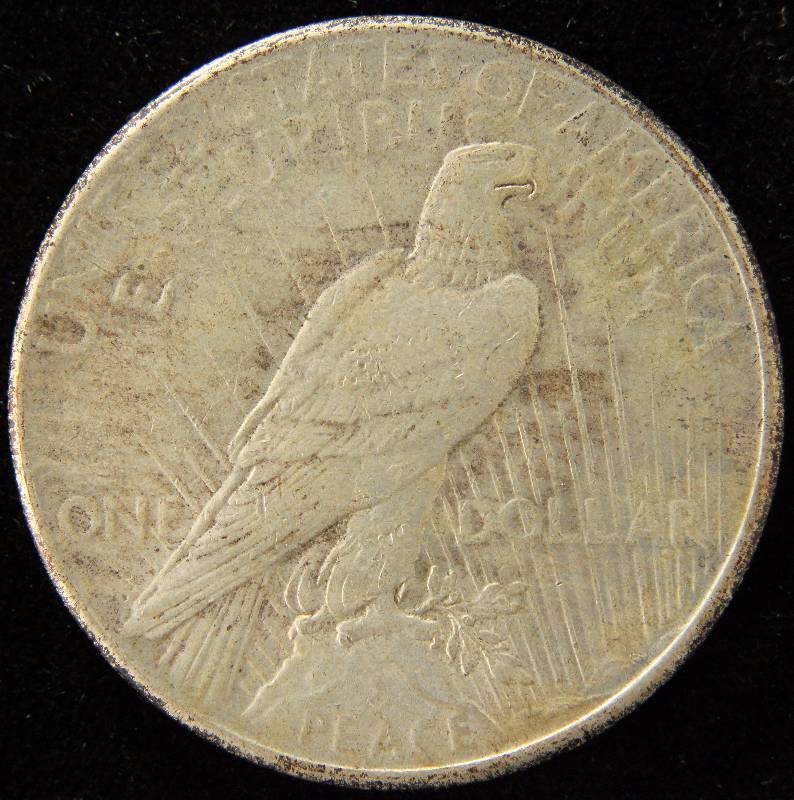 1925 PEACE SILVER DOLLAR IN LOW GRADE