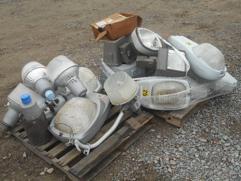 (2) Pallet Lot Of Approx (17) Comme...