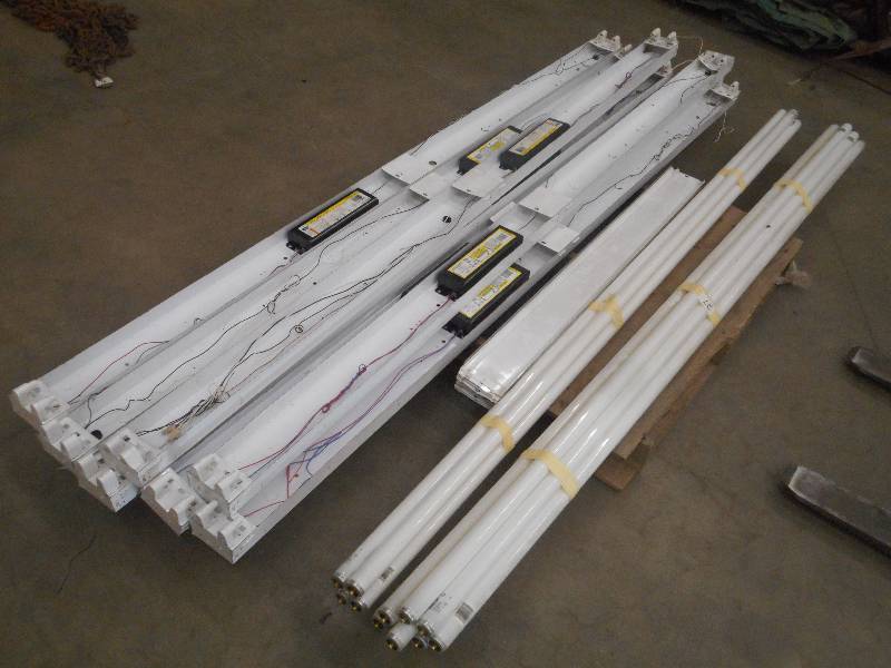 Pallet Lot Of (7) 8ft Floursecent L...