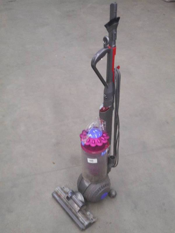 Dyson DC41 Vacuum Cleaner ...