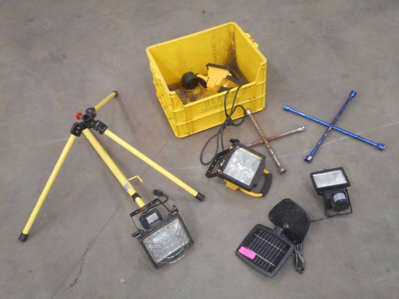 Tote Of Solar Light, Work Lights, ...