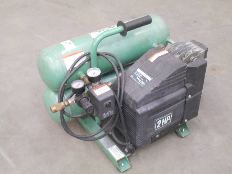 Hitachi Twin-Tank Electric Air Comp...