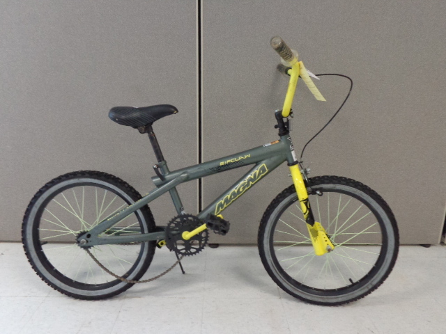 lot 36 image: Youth Bike