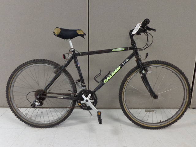 lot 38 image: Mountain Bike