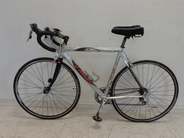 lot 1 image: Grey, Viner, 18 Speed Bike