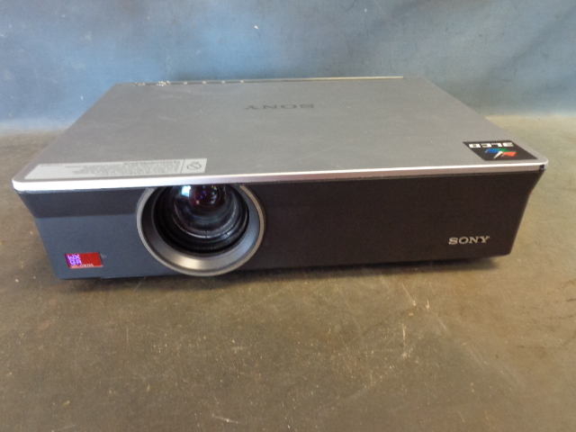 lot 11 image: Data Projector
