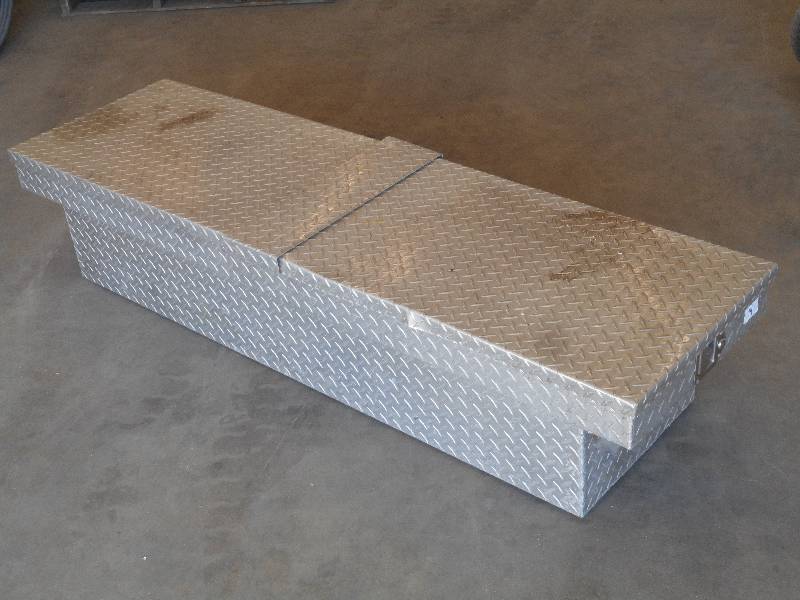 lot 14 image: Full-Sized Diamond Plate Aluminum T...