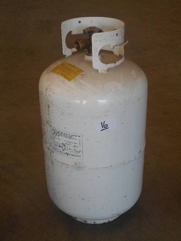 lot 16 image: 30# LP Tank With OPD...