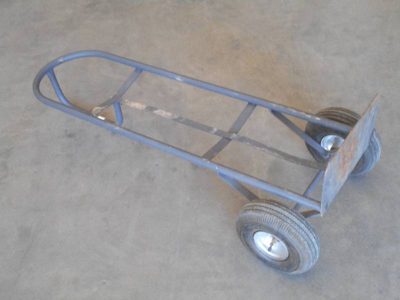 lot 17 image: Two-Wheel Soly With Pneumtaic Tires...