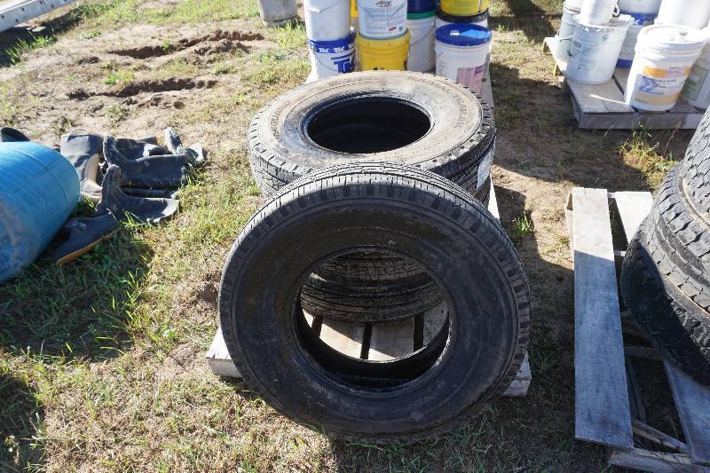 lot 3 image: Set of - 4 Vanguard VGR18 Radial Trailer Tires