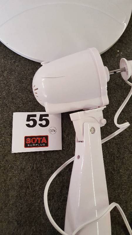 lot 55 image: Master Craft 16 Oscillating Fan With Remote - white