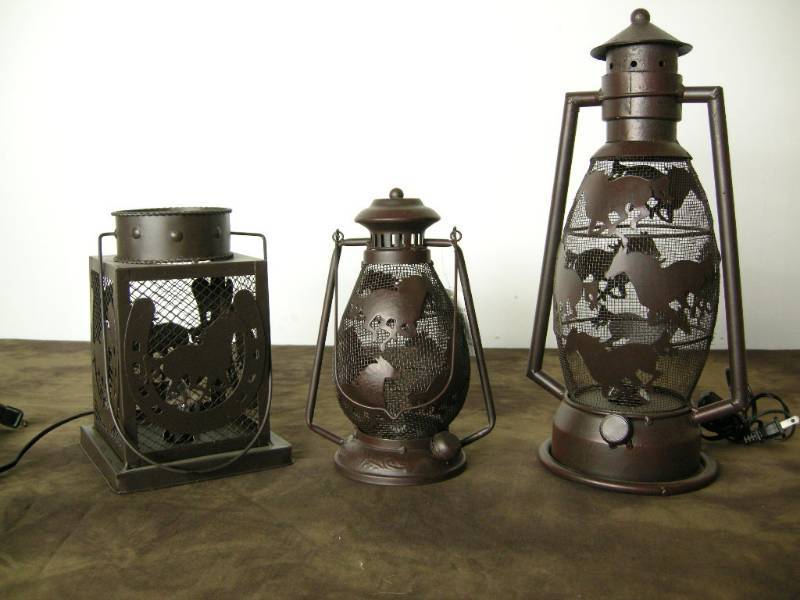 3 Horse Lanterns