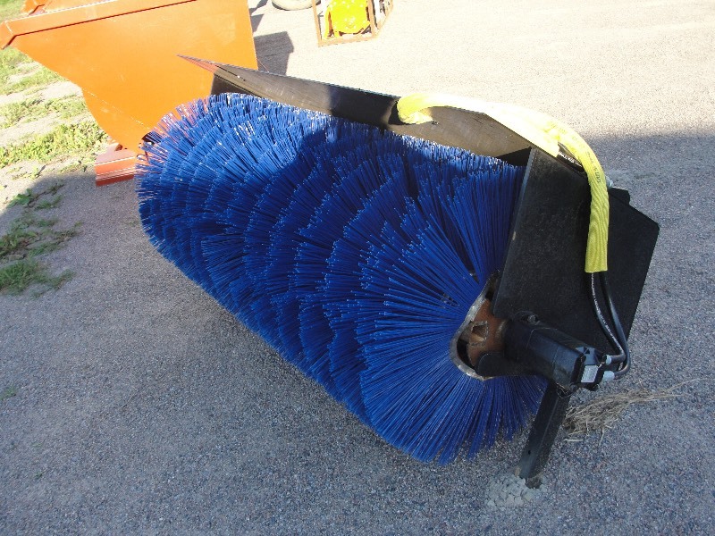 Universal Quick Attach 76 Hydraulic Driven Angle Broom