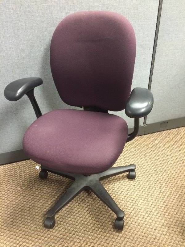 Ergonomic Multi Adjustible Settings Swivel Rolling Executive Office Chair - Nice Condition - A little dusty