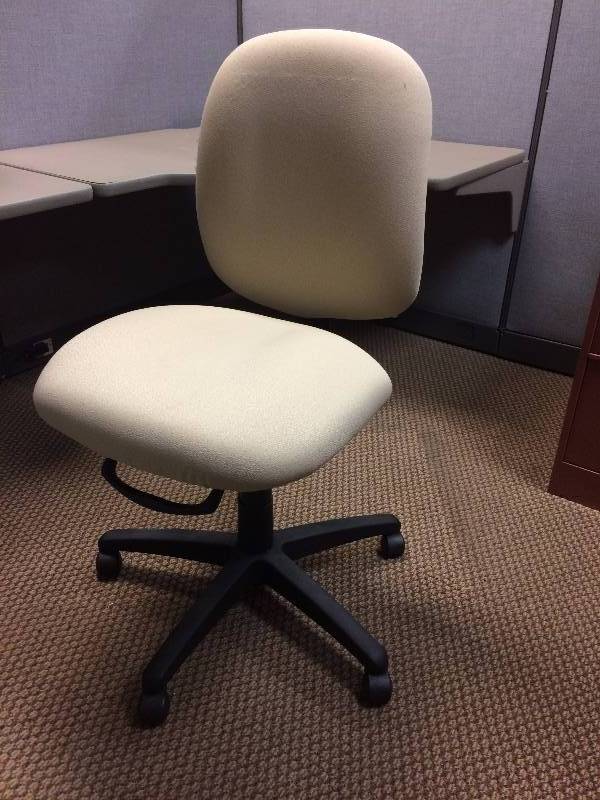 Super Quality Ergonomic WOW Super Comfort Multi Adjustible Settings Swivel Rolling Executive Office Task Chair - Nice Condition