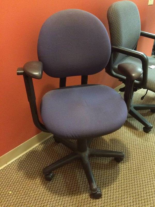 Super Quality Steelcase Ergonomic Multi Adjustible Settings & Arms Swivel Rolling Executive Office Chair - Super Condition Though Is Pretty Dusty