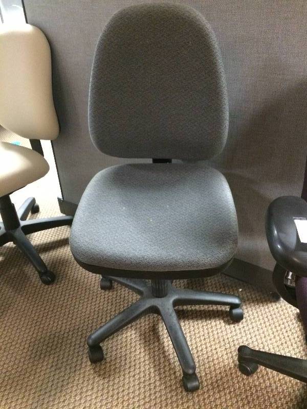 Super Quality Ergonomic Super Comfort Multi Adjustible Settings Swivel Rolling Executive Office Task Chair - Nice Condition - A Little Dusty