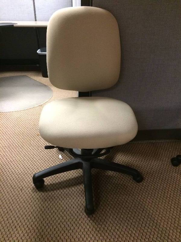 Super Quality Ergonomic WOW Super Comfort Multi Adjustible Settings Swivel Rolling Executive Office Task Chair - Nice Condition