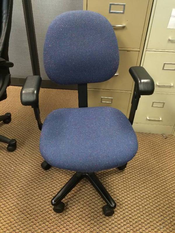 Ergonomic Multi Adjustible Settings Swivel Rolling Executive Office Chair - Nice Condition